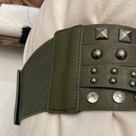 BEAUTIFUL BELT STUDDED EMBELLISHED DETAILS - Picture 2 of 14